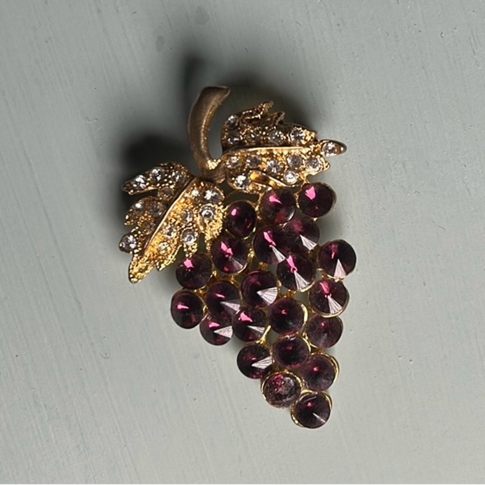 Classy Grape Brooch
